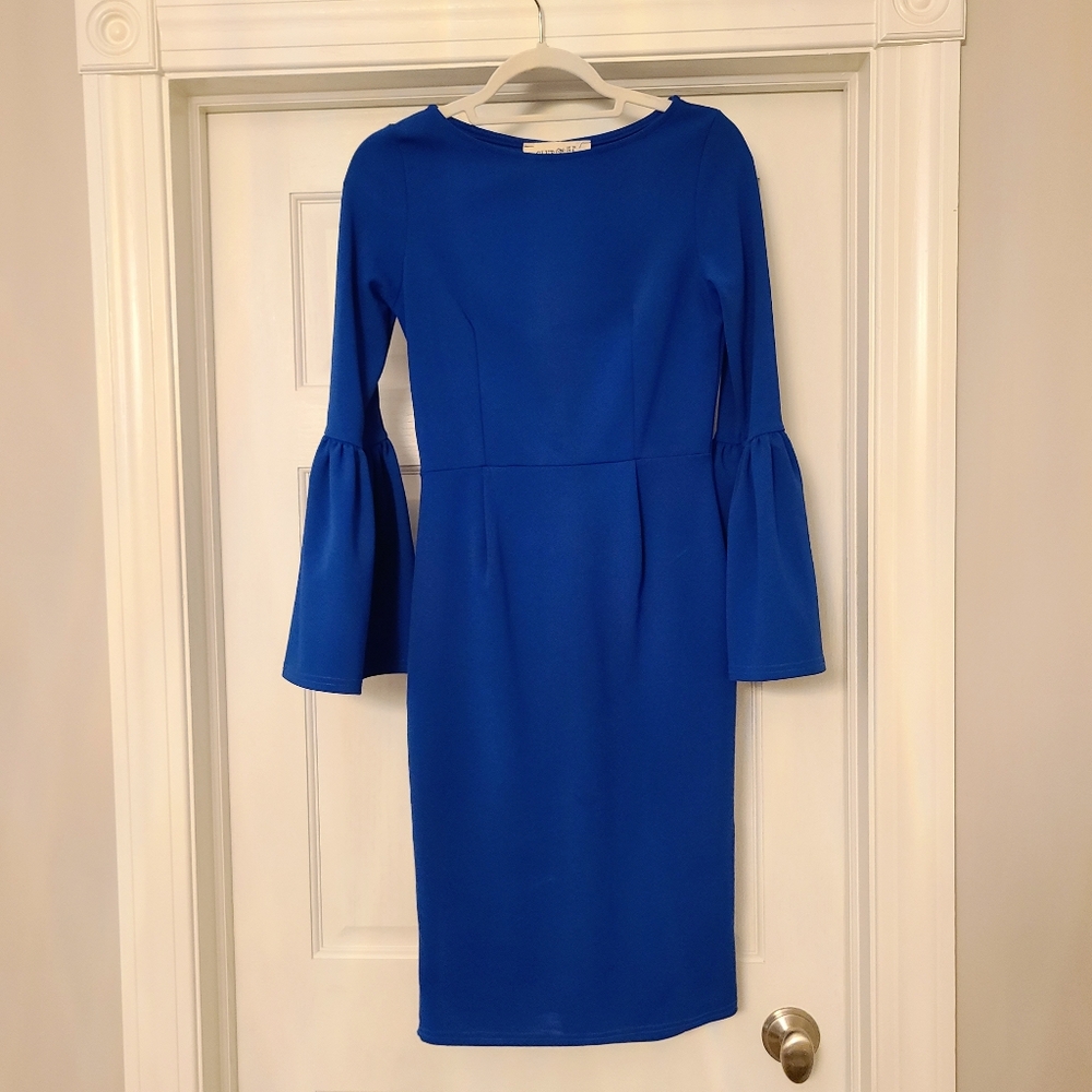 Club London Blue Bell Sleeve Dress